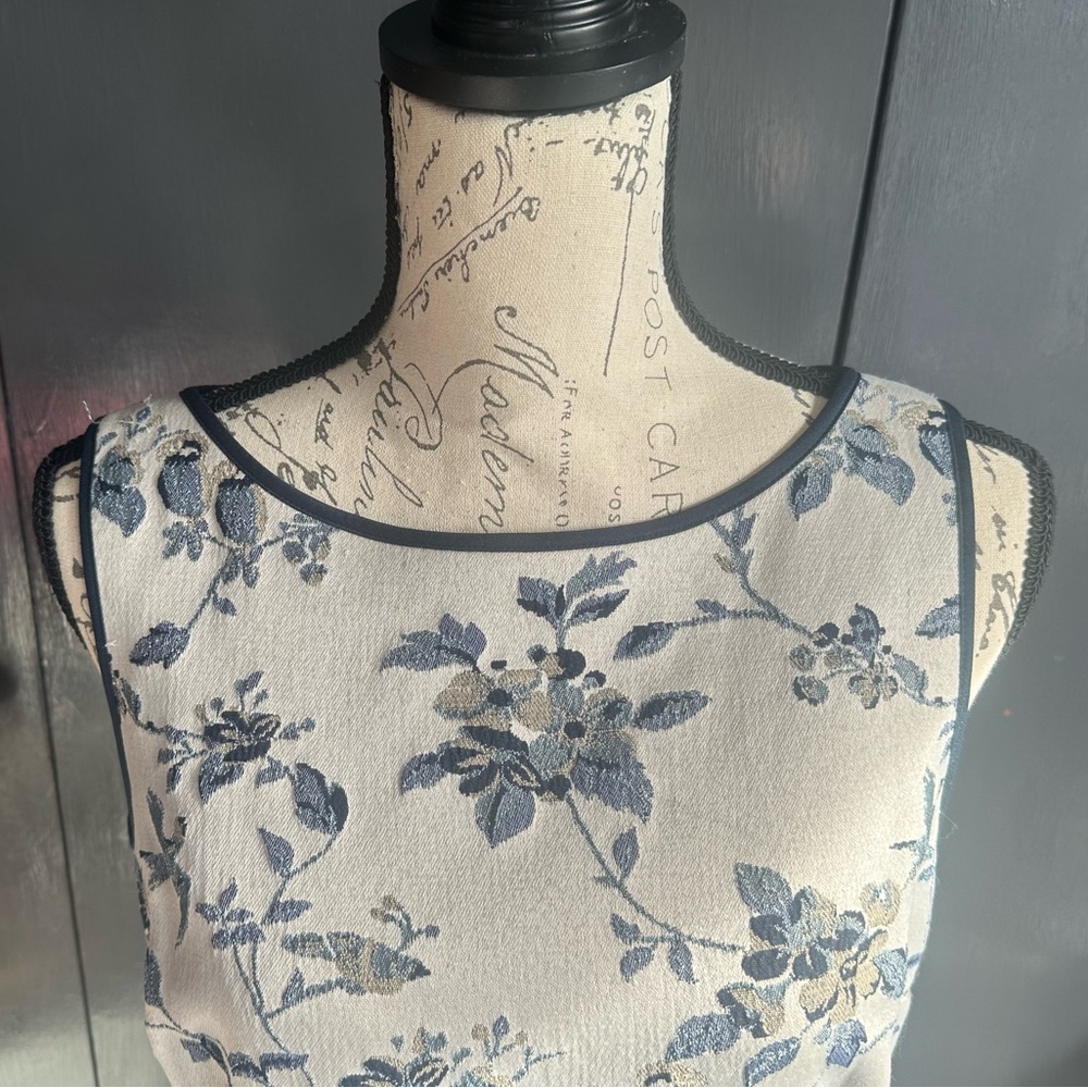 NWOT Sz 10. Ann Taylor Floral & Bird Print Sheath Dress. Beige, silver, navy - Picture 7 of 12